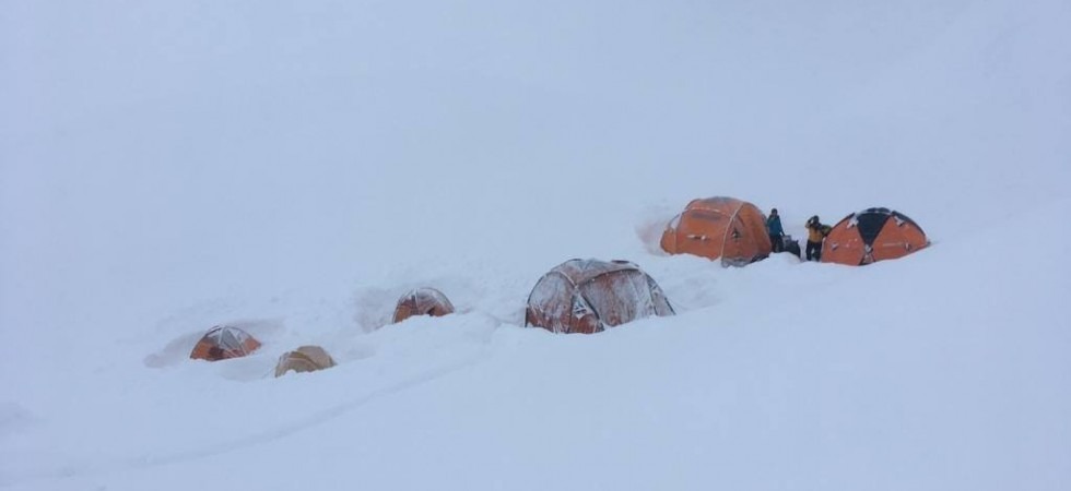 Bloccati dalla neve per due giorni nelle tende